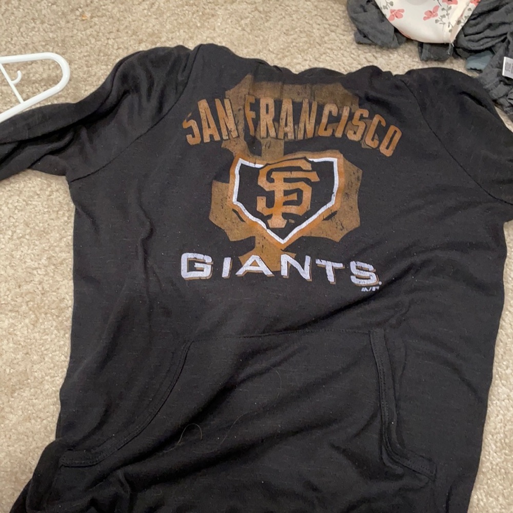 MLB Giants, Black Long sleeve pull over.